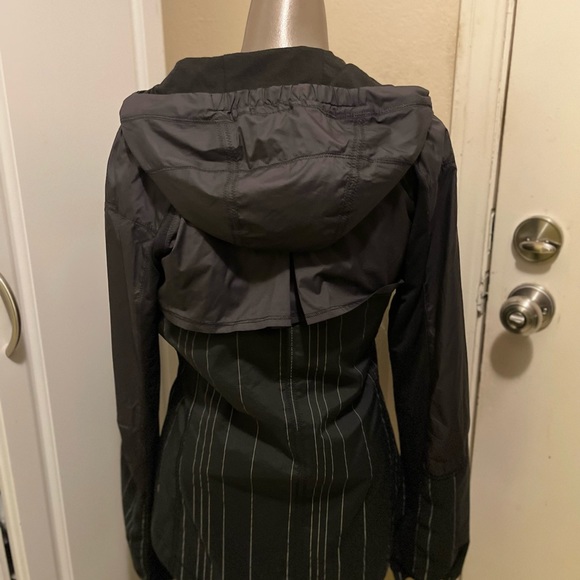 Lululemon jacket - Picture 3 of 4